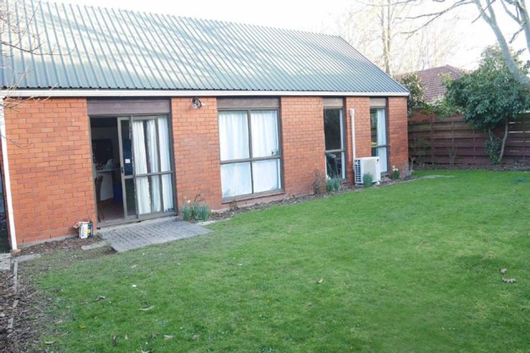 Photo of property in 16 Siska Place, Upper Riccarton, Christchurch, 8041