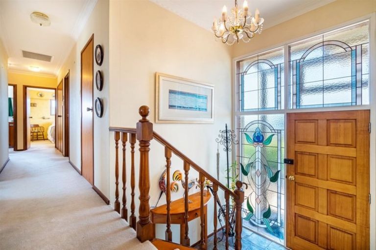 Photo of property in 15 Colin Wild Place, Glenfield, Auckland, 0629