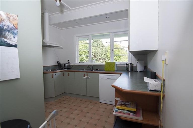 Photo of property in 16 Burrows Place, Frankton, Hamilton, 3204