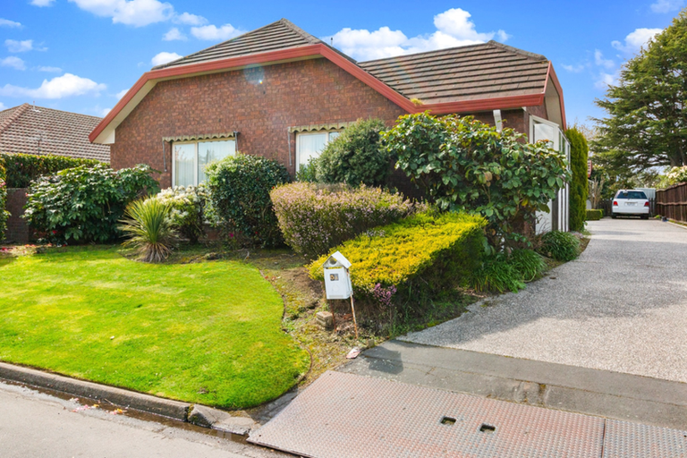 Photo of property in 1/5 Cottesmore Close, Burnside, Christchurch, 8053