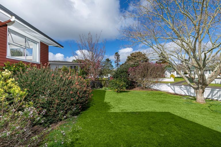 Photo of property in 36 Chilcott Road, Henderson, Auckland, 0612