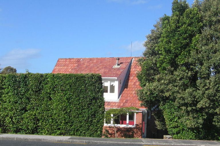 Photo of property in 47 Forrest Hill Road, Milford, Auckland, 0620