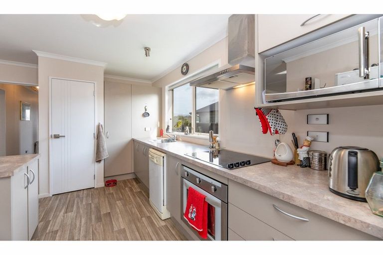 Photo of property in 45 Royal Park Drive, Parklands, Christchurch, 8083