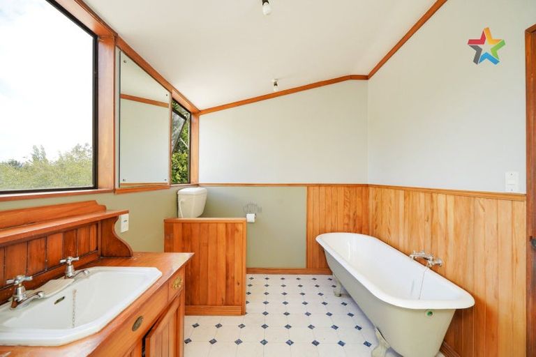 Photo of property in 72 Bush Street, Lumsden, 9730