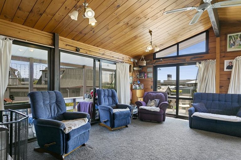 Photo of property in 15 Tobin Place, Richmond Heights, Taupo, 3330