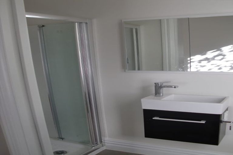 Photo of property in 26 Rangiora Avenue, Kaiwharawhara, Wellington, 6035