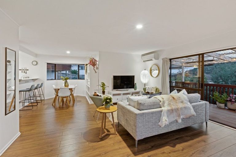 Photo of property in 22 Redfern Lane, Glenfield, Auckland, 0629