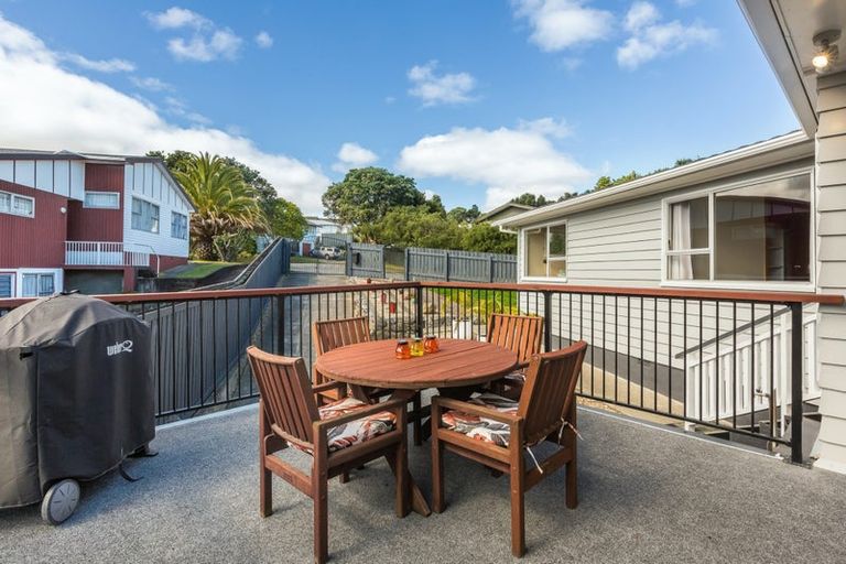 Photo of property in 2 Ash Grove, Ranui, Porirua, 5024