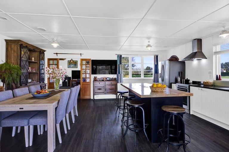 Photo of property in 2 Tayler Street, Eltham, 4322