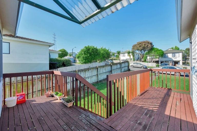 Photo of property in 11 Loughanure Place, Massey, Auckland, 0614