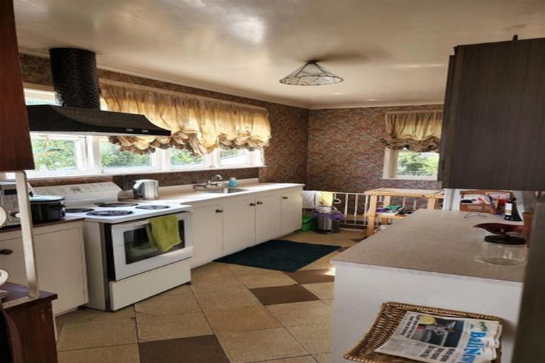 Photo of property in 2 Shortt Avenue, Mangere Bridge, Auckland, 2022