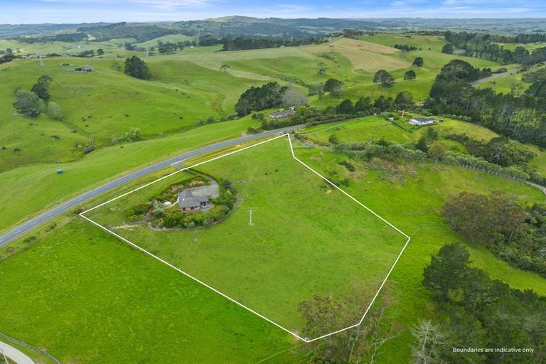 Photo of property in 1611 Kaipara Coast Highway, Kaukapakapa, 0984