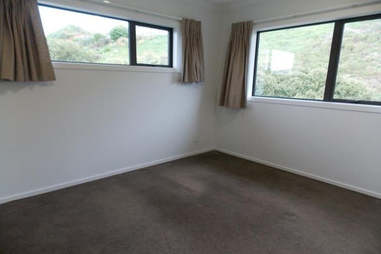 Photo of property in 8 Tongariro Drive, Aotea, Porirua, 5024