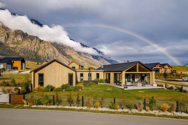 Photo of property in 10 Double Cone Road, Jacks Point, Queenstown, 9371