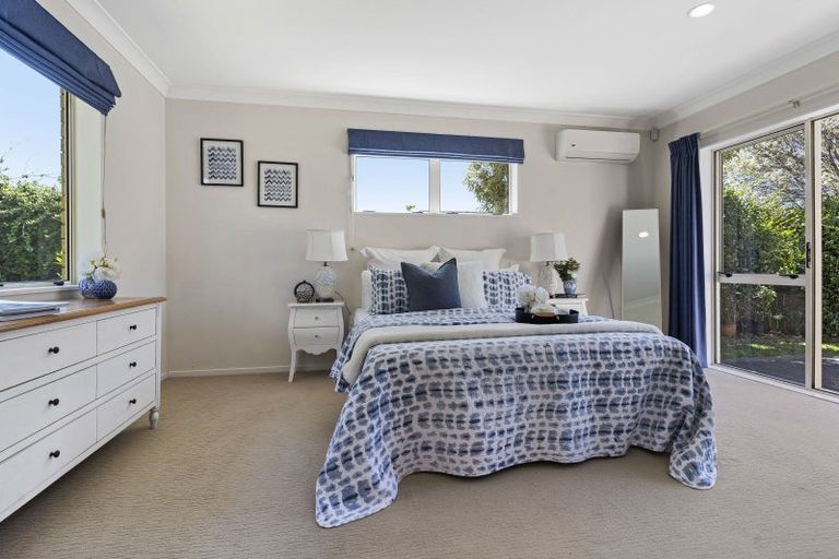 Photo of property in 28 Craigavon Drive, East Tamaki, Auckland, 2013