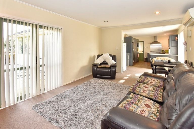 Photo of property in 2 Barnard Place, Manurewa East, Auckland, 2102
