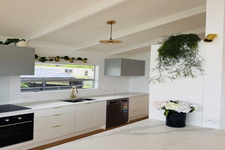 Photo of property in 3 Hartley Terrace, Massey, Auckland, 0614