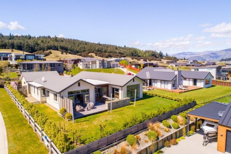 Photo of property in 11 Urquhart Place, Wanaka, 9305