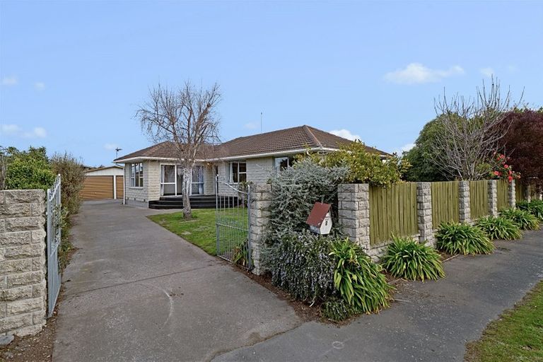 Photo of property in 5 Sophora Place, Parklands, Christchurch, 8083