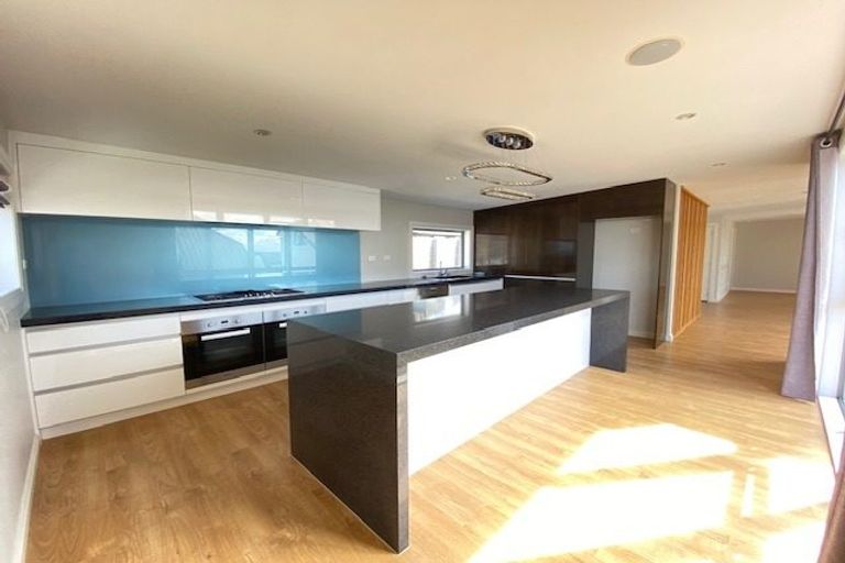 Photo of property in 6a Te Akau Crescent, Bucklands Beach, Auckland, 2012