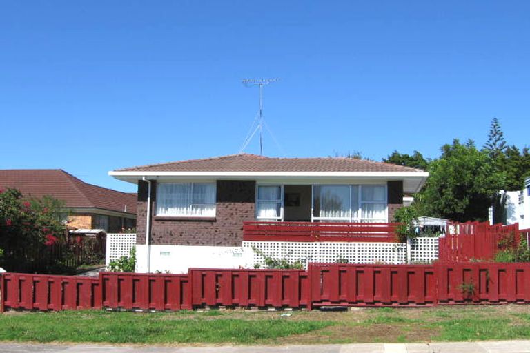 Photo of property in 2/137 Mcleod Road, Te Atatu South, Auckland, 0610