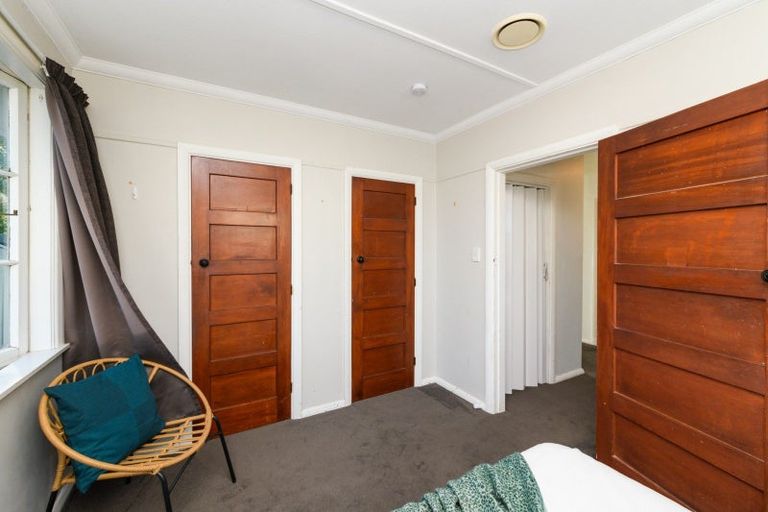 Photo of property in 660 Featherston Street, Roslyn, Palmerston North, 4414