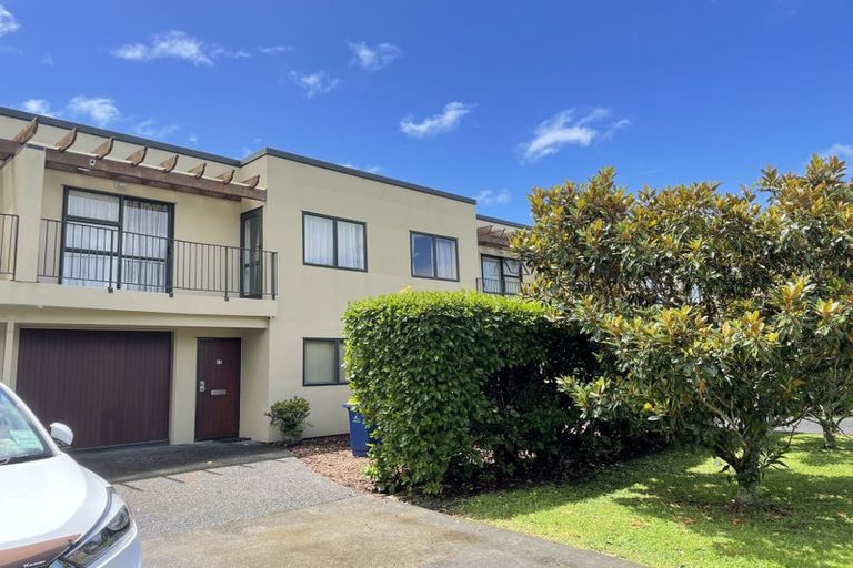 Photo of property in 27 Gunner Drive, Te Atatu Peninsula, Auckland, 0610