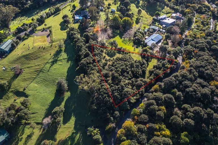 Photo of property in 13 Tramway Road, Coromandel, 3506