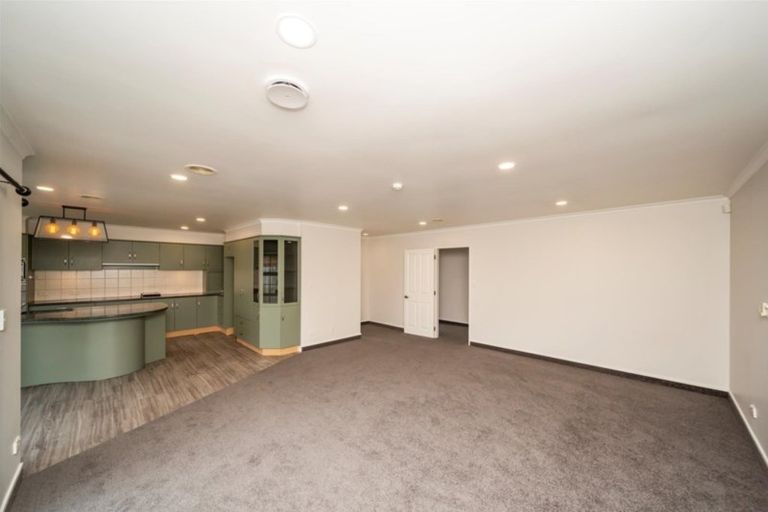 Photo of property in 7 Edna Wills Place, Hawera, 4610