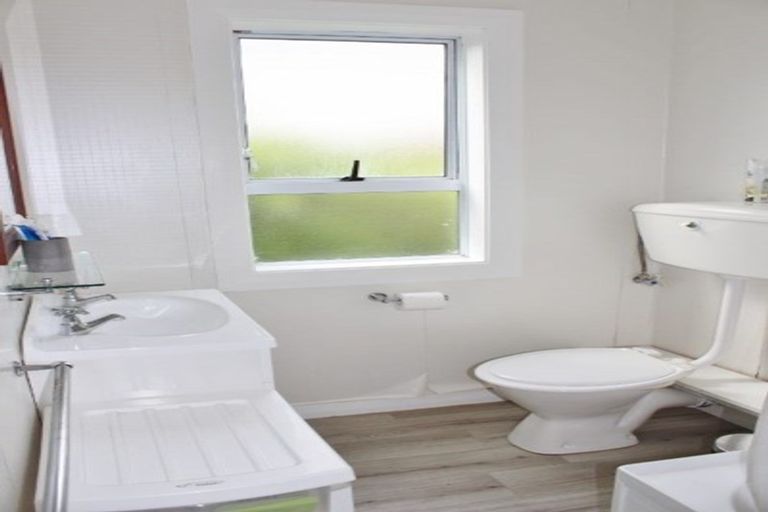 Photo of property in 2 Queen Street, Brighton, Dunedin, 9035