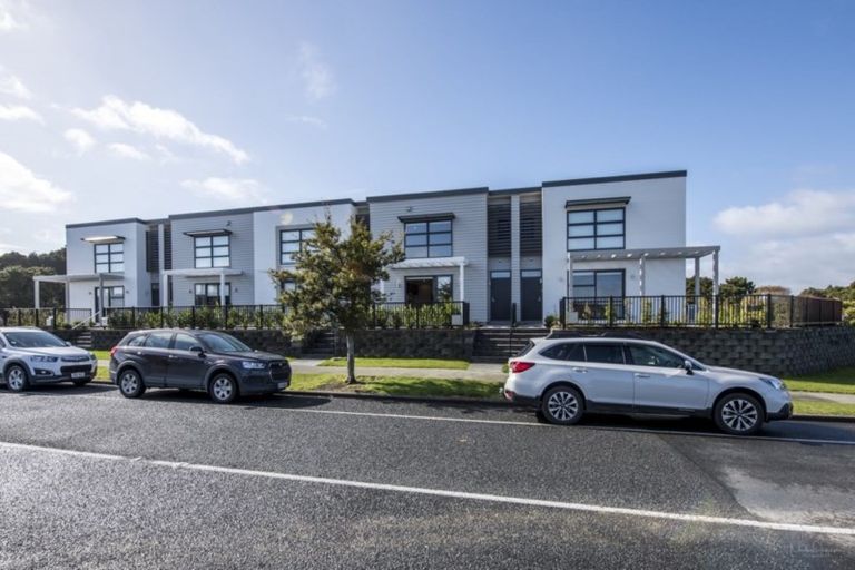 Photo of property in 45 Eugenia Rise, Totara Heights, Auckland, 2105