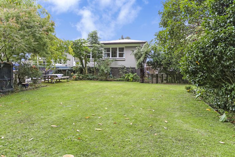 Photo of property in 8 Youngs Road, Papakura, 2110