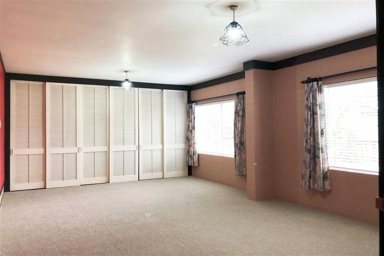 Photo of property in 42 Miltonia Avenue, Te Atatu South, Auckland, 0610