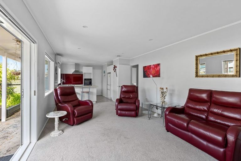 Photo of property in 2/8 Riverside Road, Orewa, 0931