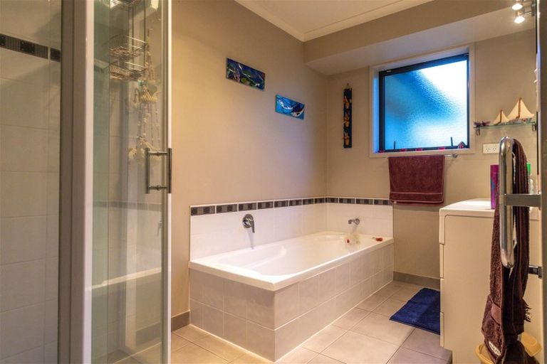 Photo of property in 3 Acacia Court, Whitianga, 3510