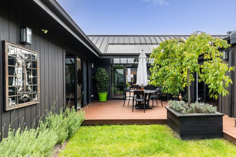 Photo of property in 58 Breadalbane Avenue, Havelock North, 4130