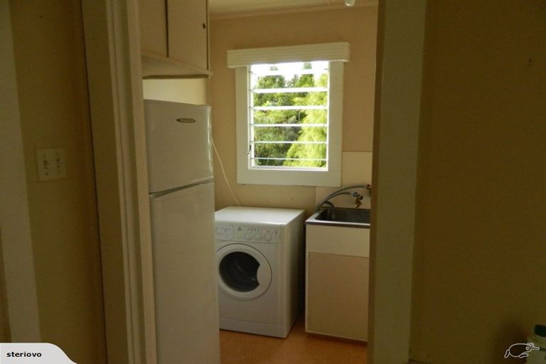 Photo of property in 58 Mountain Road, Henderson Valley, Auckland, 0612