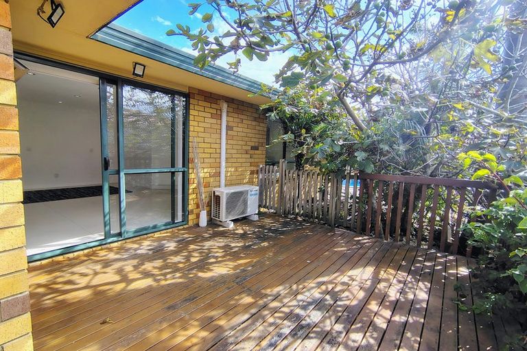 Photo of property in 61 Fernhill Way, Oteha, Auckland, 0632