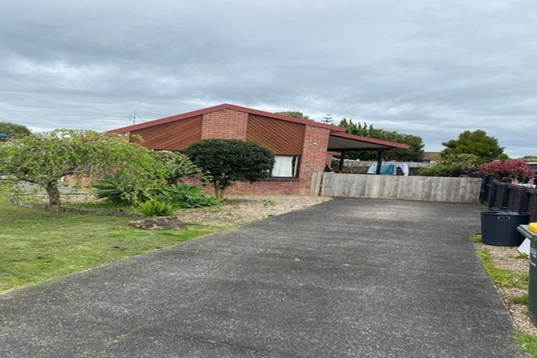 Photo of property in 10 Godwit Place, Waiuku, 2123