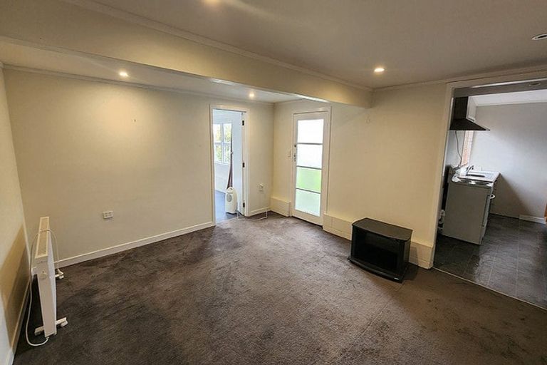 Photo of property in 139 Luckens Road, West Harbour, Auckland, 0618