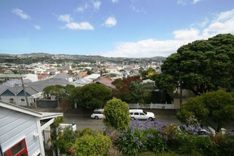 Photo of property in 17 Scarborough Terrace, Mount Victoria, Wellington, 6011