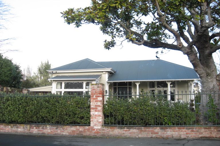Photo of property in 80 Holly Road, St Albans, Christchurch, 8014
