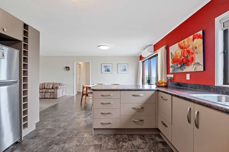 Photo of property in 100 Pukehina Parade, Pukehina, 3189