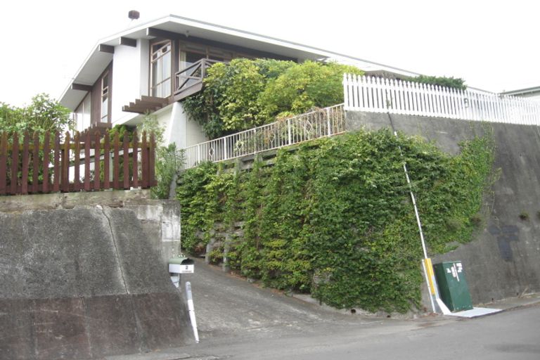 Photo of property in 2 Colenso Avenue, Hospital Hill, Napier, 4110