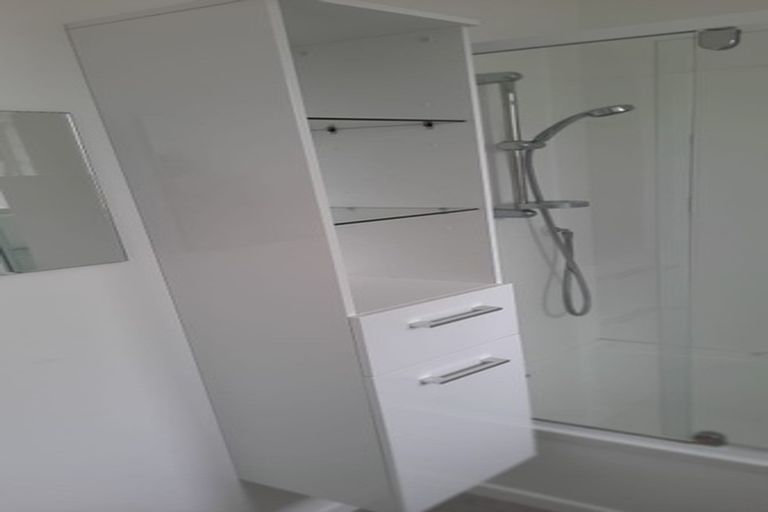 Photo of property in 2/200 Edmonton Road, Te Atatu South, Auckland, 0610