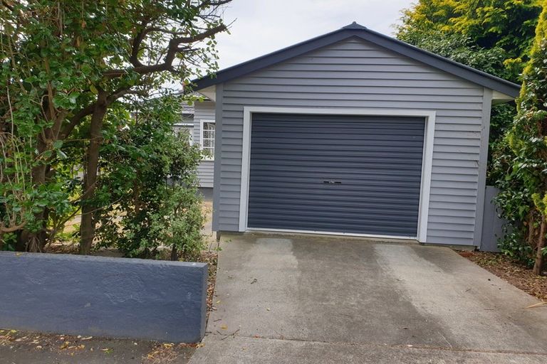 Photo of property in 15 Saint Ronans Avenue, Waterloo, Lower Hutt, 5011