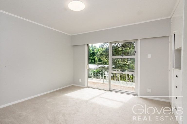 Photo of property in 3c Sylvan Valley Avenue, Titirangi, Auckland, 0604