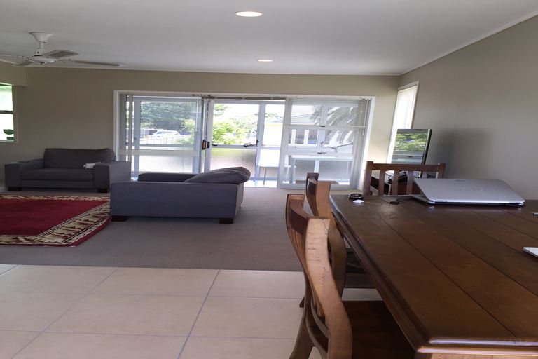 Photo of property in 15 Ashcroft Avenue, Mangere Bridge, Auckland, 2022