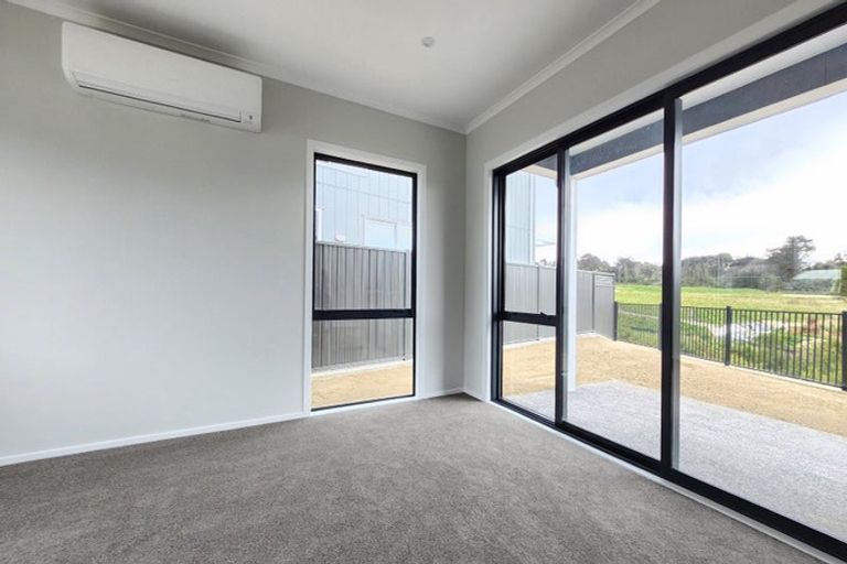 Photo of property in 12 Koreke Close, Kenepuru, Porirua, 5022