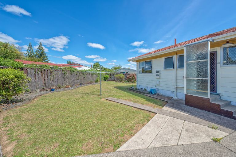 Photo of property in 14 Sunlands Drive, Manurewa, Auckland, 2102